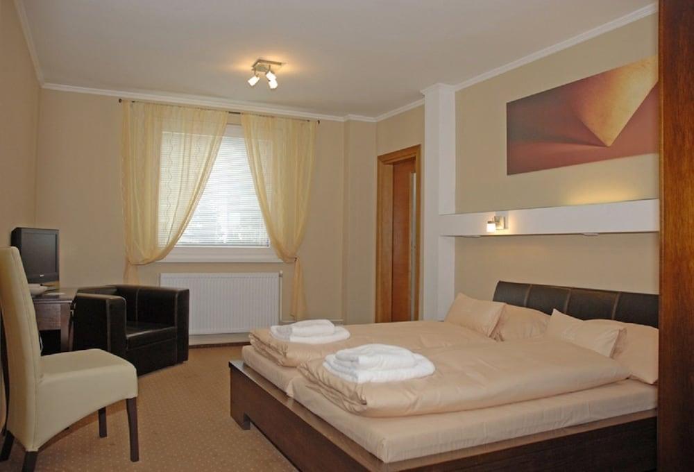 Hotel Galileo Zilina Luaran gambar